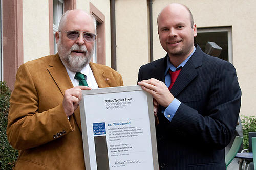 Oktober: Der Bioinformatiker Tim Conrad (rechts) ist mit dem Klaus-Tschira-Preis für verständliche Wissenschaft im Fach Mathematik ausgezeichnet worden.