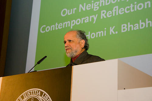 Homi Bhabha sprach über „Unsere Nachbarn und wir: Zeitgenössische Betrachtungen über das Überleben“