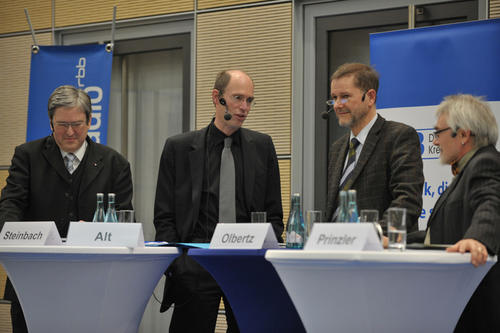 Professor Jörg Steinbach (Technische Universität), Professor Peter-André Alt (Freie Universität) und Professor Jan-Hendrik Olbertz (Humboldt-Universität, v.l.n.r.) sprachen über ihre Strategien für die Exzellenzinitiative.