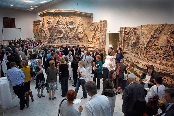 Mit einem Festakt im Museum für Islamische Kunst wurde die Einrichtung „Research Unit Intellectual History of the Islamicate World“ eröffnet.