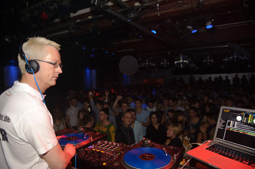 November: Mathematik-Professor Günter Ziegler zählte zu den  Wissenschaftlern, die sich bei der ersten Berliner „Professorennacht“ im Postbahnhof an den Plattentellern duellierten.