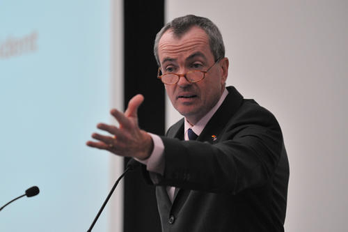 "Wer von Ihnen war dabei, damals am 26. Juni 1963, als John F. Kennedy Berlin besuchte?", wollte der US-Botschafter vom Publikum wissen.