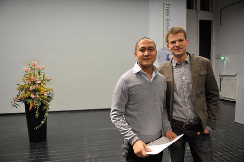 Sulav Duwal (li.), Preisträger des DAAD-Preises für ausländische Studierende und Dr. Max von Kleist, in dessen Arbeitsgruppe Duwal Studentischer Mitarbeiter ist.