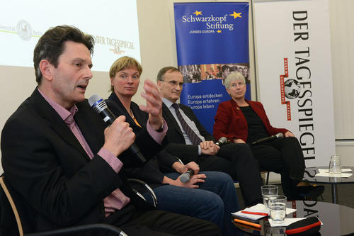 Diskutierten über die jüngsten Entwicklungen im Nahen Osten: Rolf Mützenich, Cilja Harders, Volkmar Wenzel und Gudrun Krämer (v.l.n.r.)