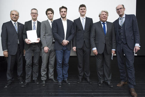 (v.l.n.r.): Peter Lange mit Prof. Günter M. Ziegler, der den Ernst-Reuter-Preis stellvertretend für Karim Adiprasito annahm, sowie die Preisträger Jens Elze, Tobias Koch und David Schweinfurth mit Prof. Gunter Gebauer und Prof. Peter-André Alt.