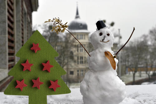 Wer in diesem Jahr einen Schneemann bauen will, muss hoch hinaus: Nur in Höhen über 600 Meter ist an Weihnachten mit Schnee zu rechnen.
