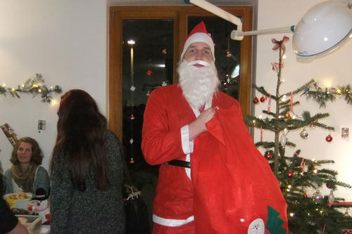 Von drauß' vom Walde kommt er her: Krister Göppert als Weihnachtsmann.