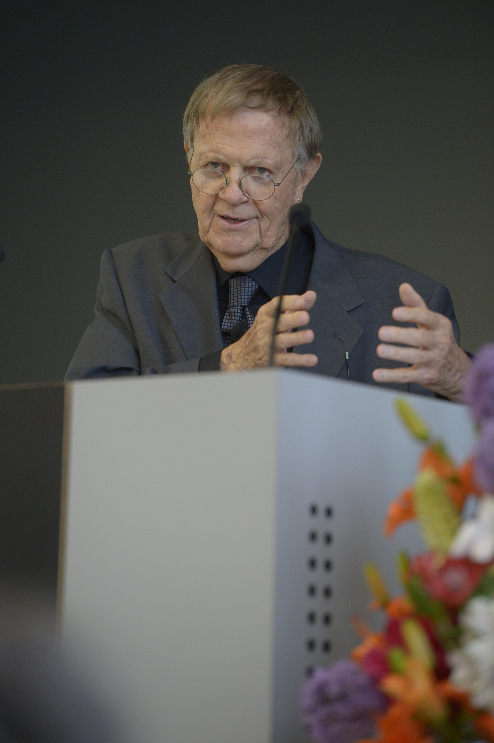 Mit seinem Werk „Metahistory“ hat der amerikanische Historiker und Literaturwissenschaftler Hayden White mehrere Generationen von Wissenschaftlern beeinflusst.