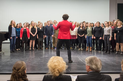 Der Chor „Unität“ unter der Leitung von Sven Ratzel sorgte für einen stimmungsvollen Auftakt.
