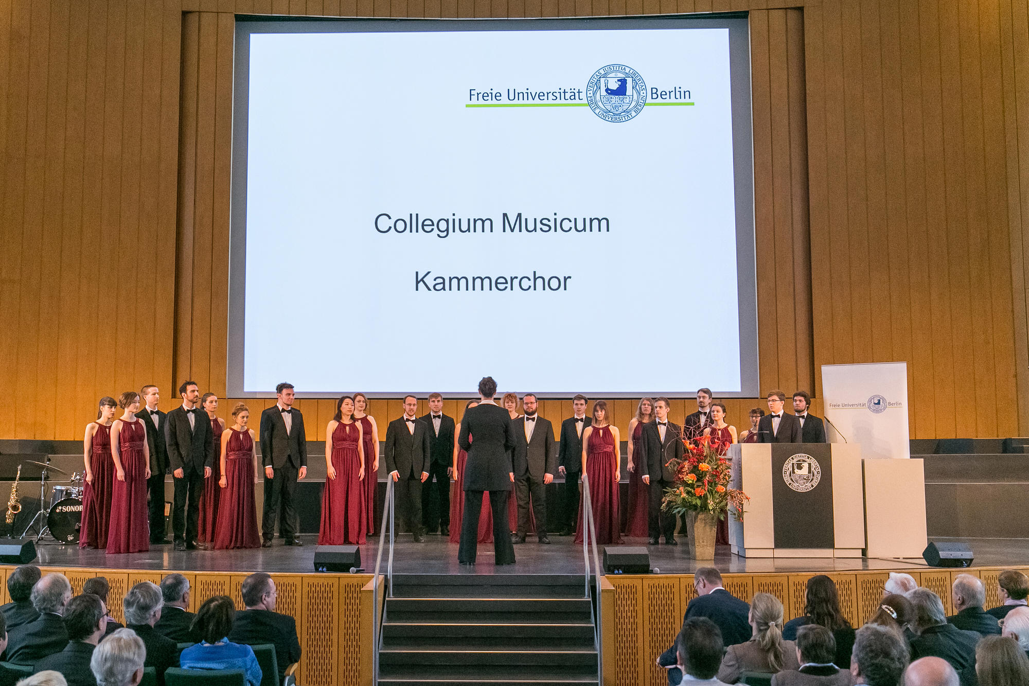 Musikalische Würdigung: der Kammerchor des Collegium Musicum sang für den scheidenden Kanzler.