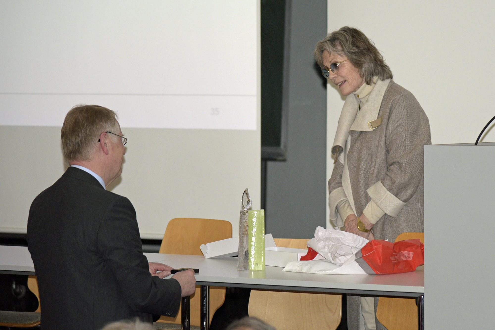 Brigitte von Rechenberg-Schneidemann lobte Brunnberg auf der Abschiedsvorlesung für sein Engagement.