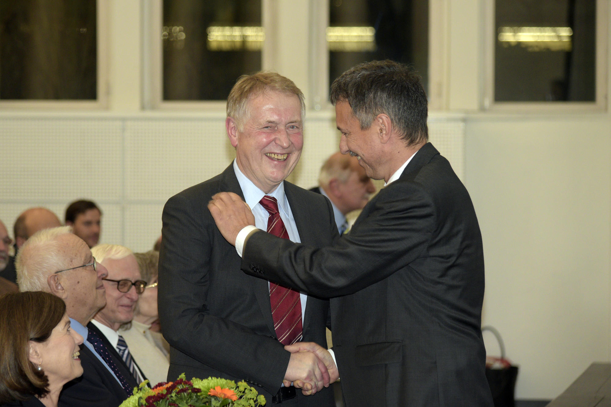 Leo Brunnberg (li.) mit Jürgen Zentek (re.), Dekan des Fachbereichs Veterinärmedizin.