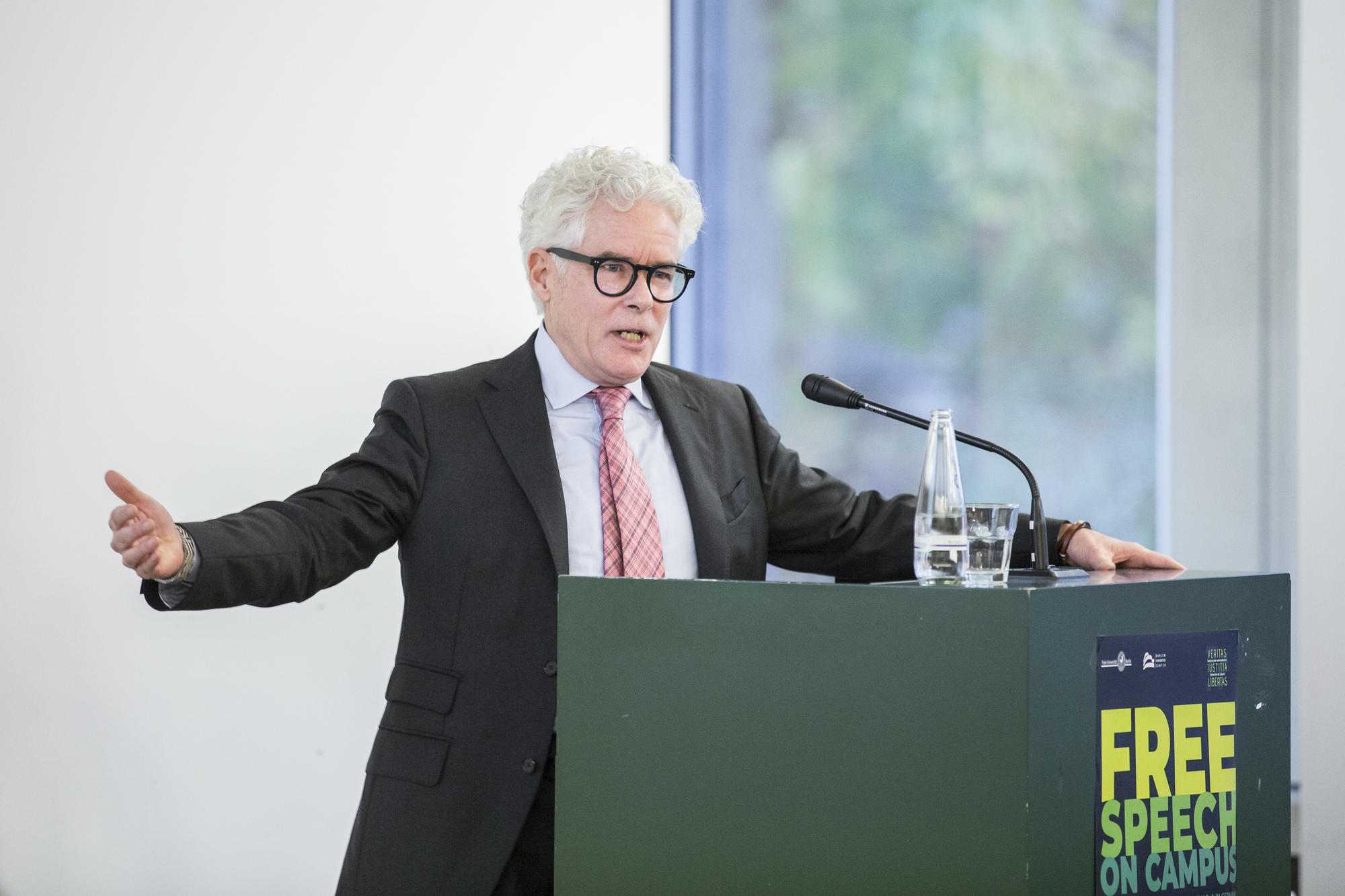 Der Moralphilosoph Dr. R. Jay Wallace forscht und lehrt an der University of California, Berkeley.