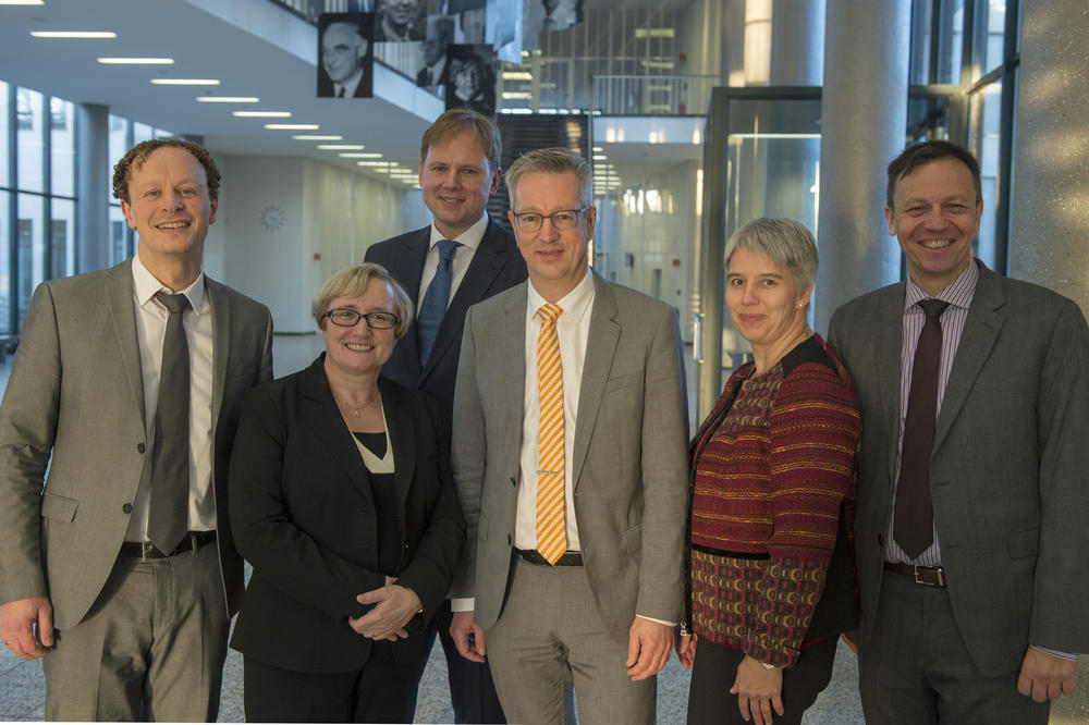 Das Präsidium der Freien Universität Berlin (v.l.n.r.): Prof. Dr. Klaus Hoffmann-Holland, Prof. Dr. Verena Blechinger-Talcott, Prof. Dr. Hauke Heekeren, Prof. Dr. Günter M. Ziegler, Dr. Andrea Bör, Prof. Dr. Klaus Mühlhahn.