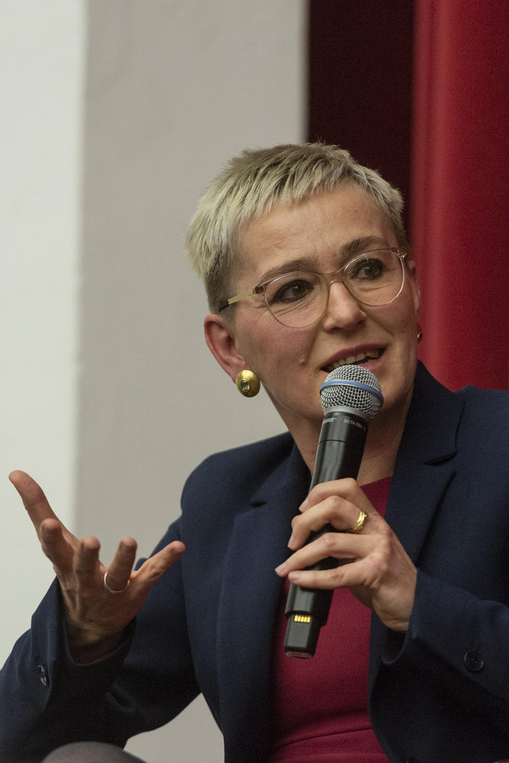 Prof. Dr. Sabine Kropp von der Arbeitsstelle Politisches System der Bundesrepublik Deutschland an der Freien Universität. Sabine Kropp hat das Debattenformat mit ihrem Kollegen Prof. Dr. Thorsten Faas konzipiert.