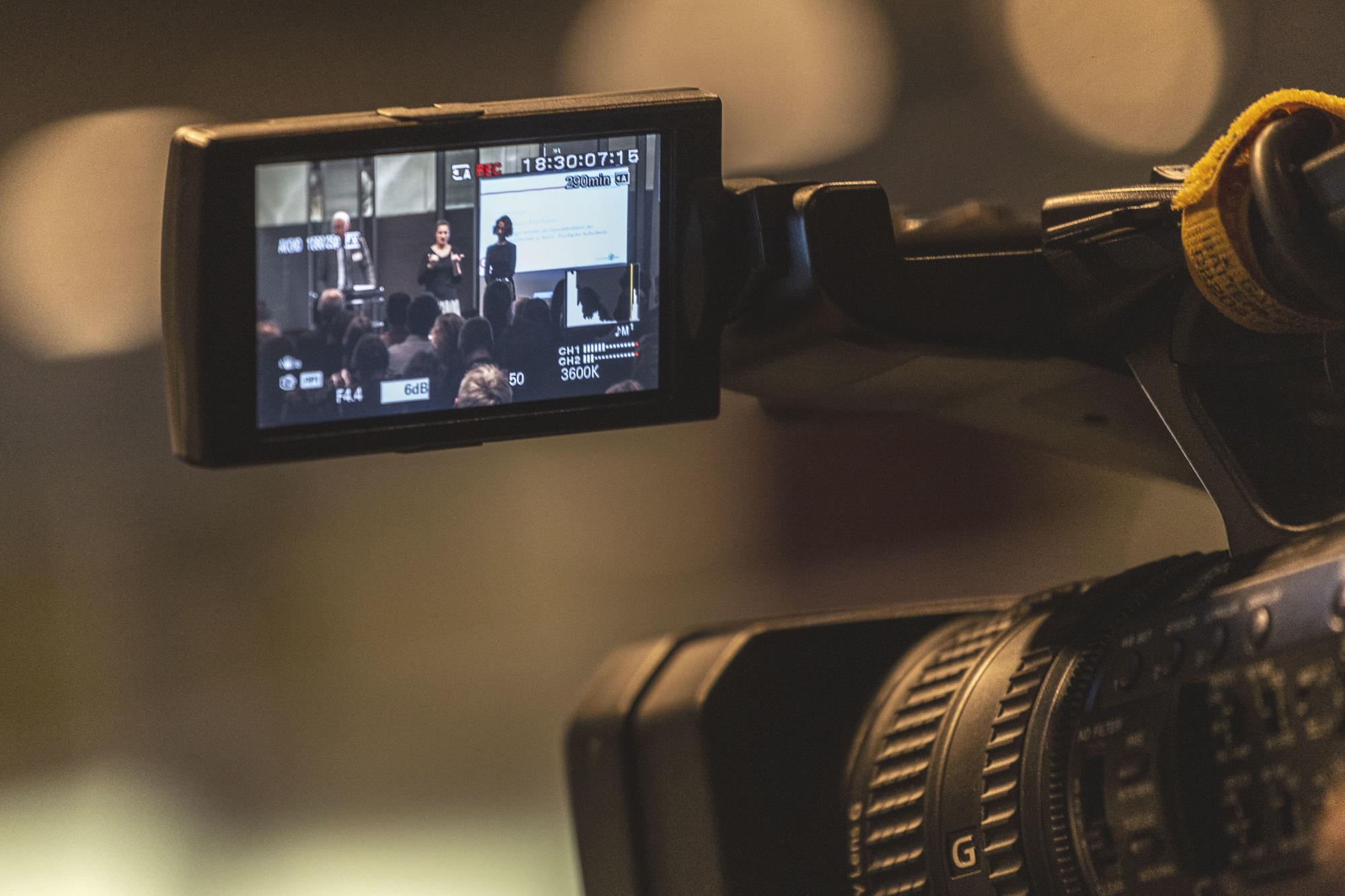 Perspektivwechsel: Wie gelingt es Literatur, Gemeinschaften über lange Zeiträume hinweg zu stiften? Das ist eine der Hauptfragen, denen sich Wissenschaftlerinnen und Wissenschaflter bei Temporal Communities widmen werden.