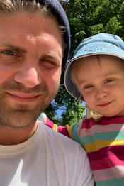 Malte Middeldorf mit Tochter Molly im digitalen Semester: Kaum ein freier Abend, kein Wochenende.