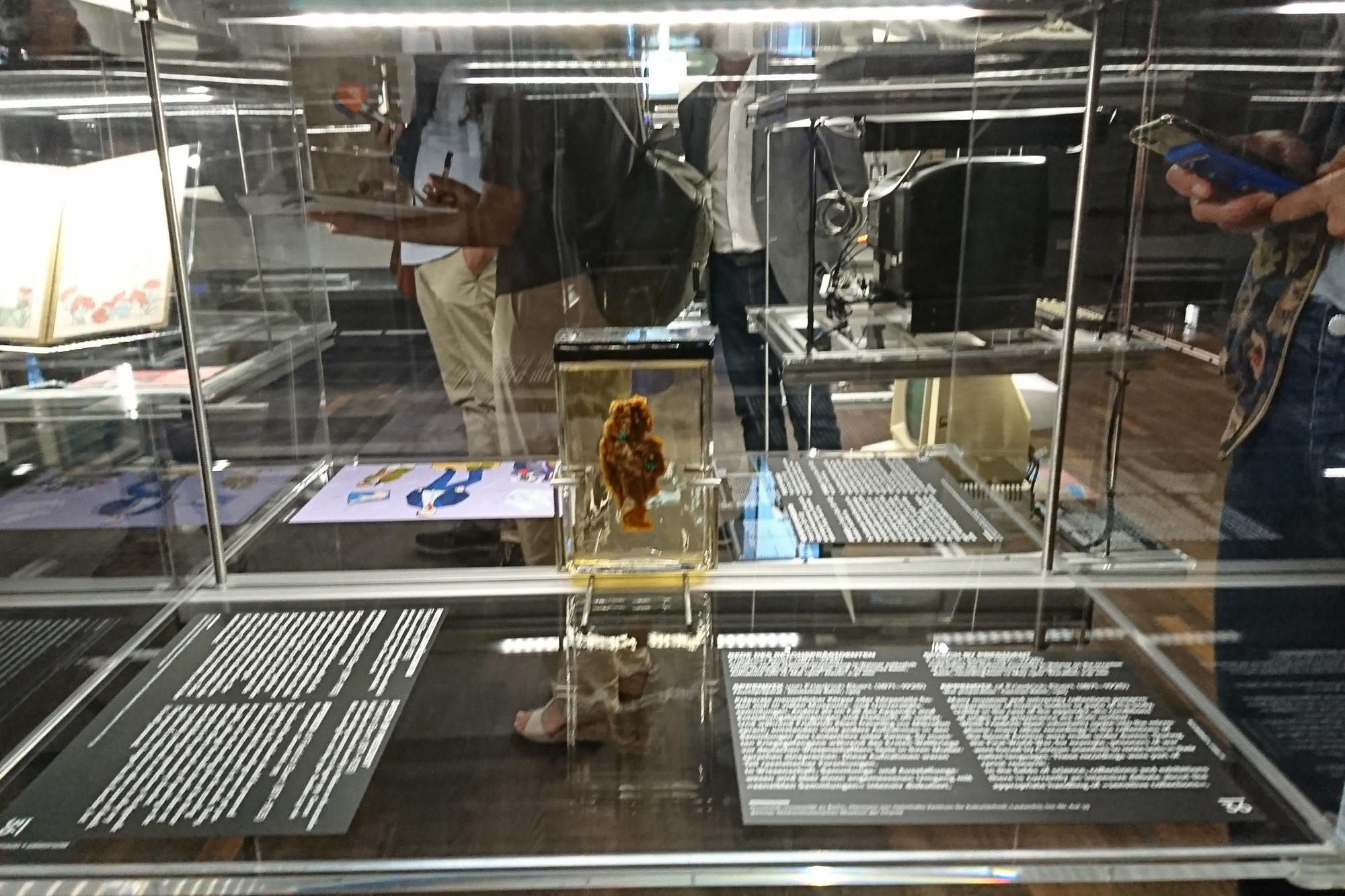 Friedrich Ebert, erstes demokratisch gewähltes Staatsoberhaupt in Deutschland, starb 1925 nach einer zu spät erfolgten Blinddarm-Operation. Seine Rede anlässlich seiner Vereidigung als Reichspräsident sechs Jahre zuvor ist im Humboldt Labor zu hören.