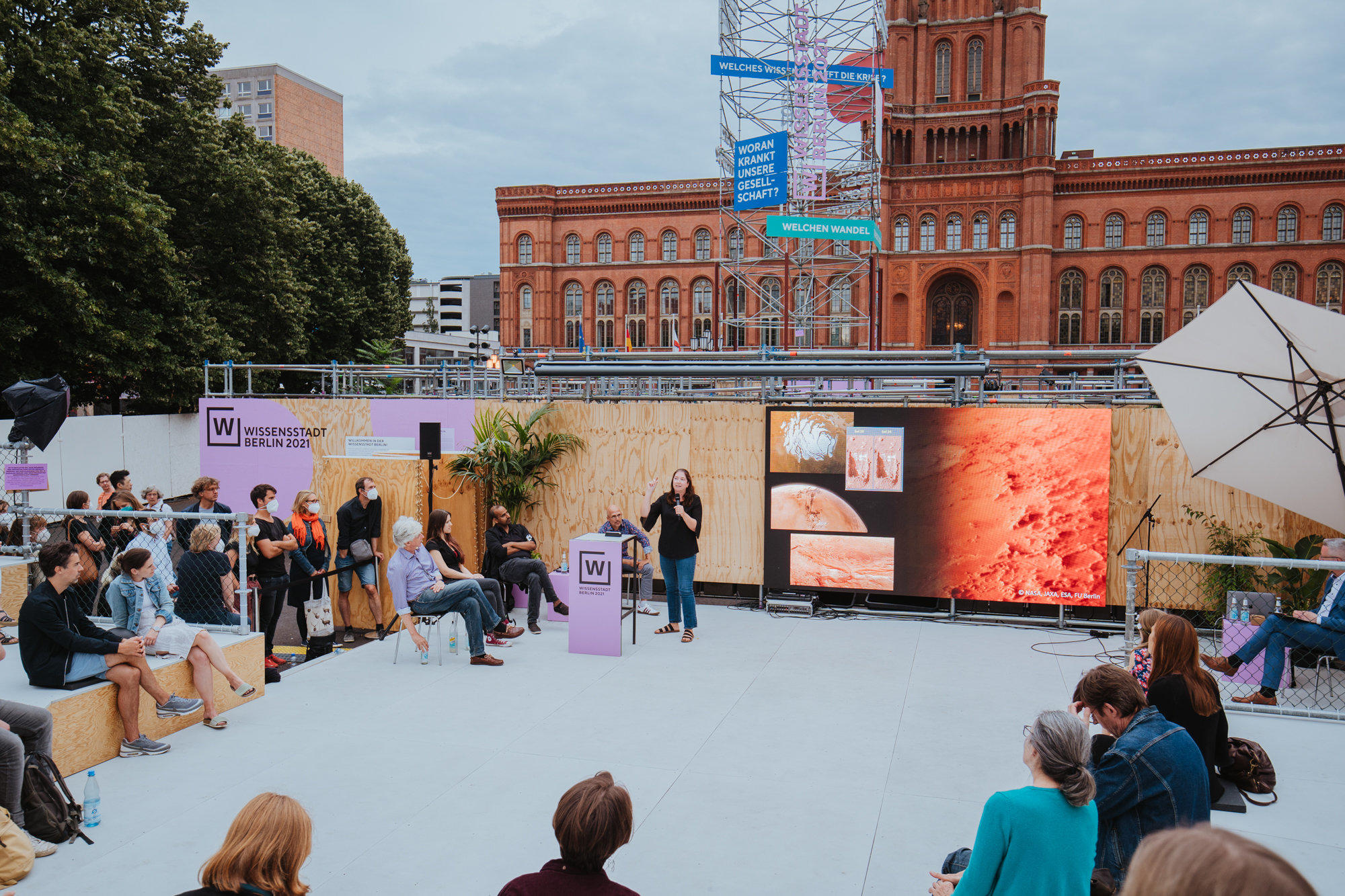 Auch der Mars kennt den Klimawandel, weiß Lena Noack.