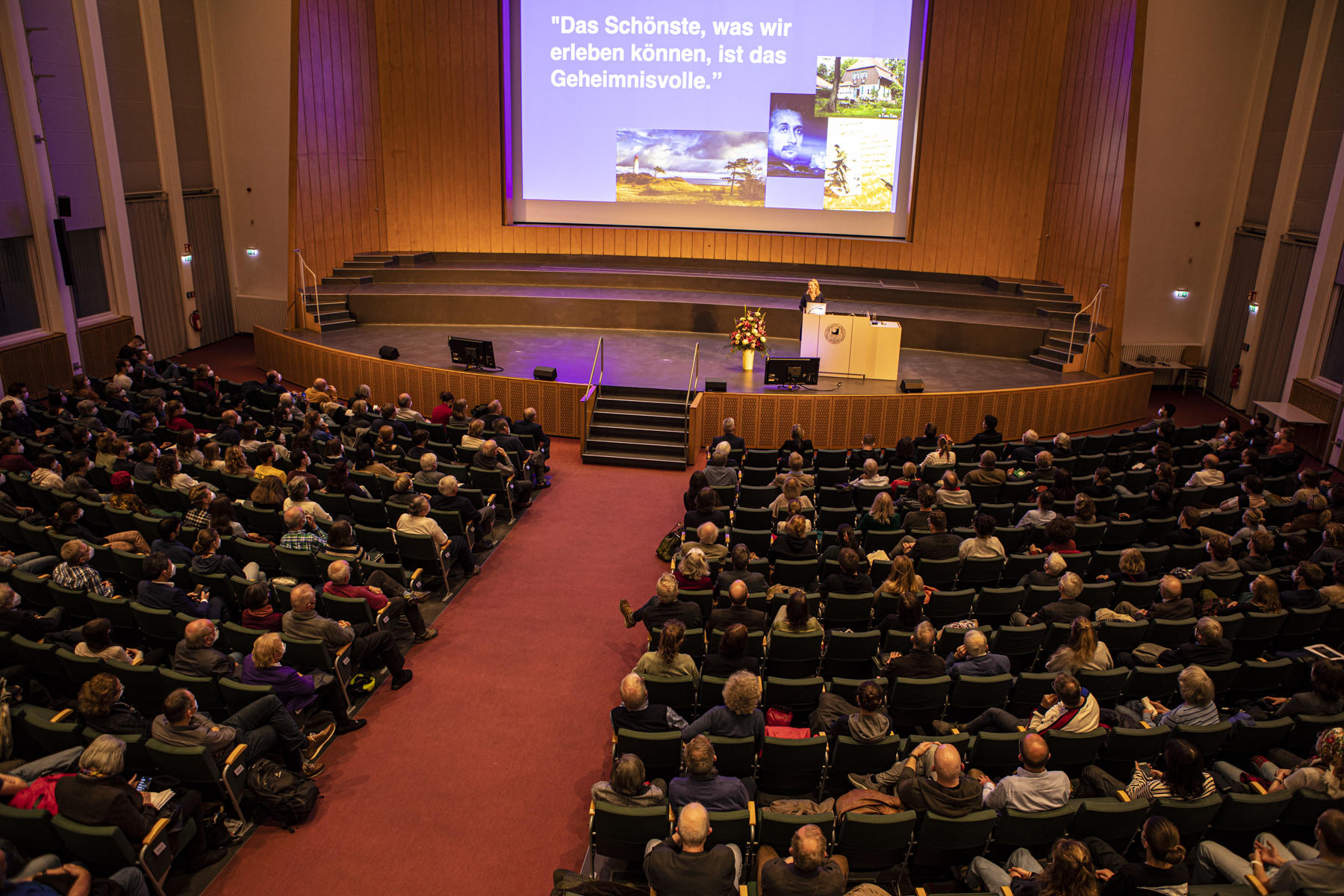 „Das Schönste, was wir erleben können, ist das Geheimnisvolle.“ Dieses Zitat von Albert Einstein hatte Antje Boetius als Motto ihrer Einstein Lecture gewählt.