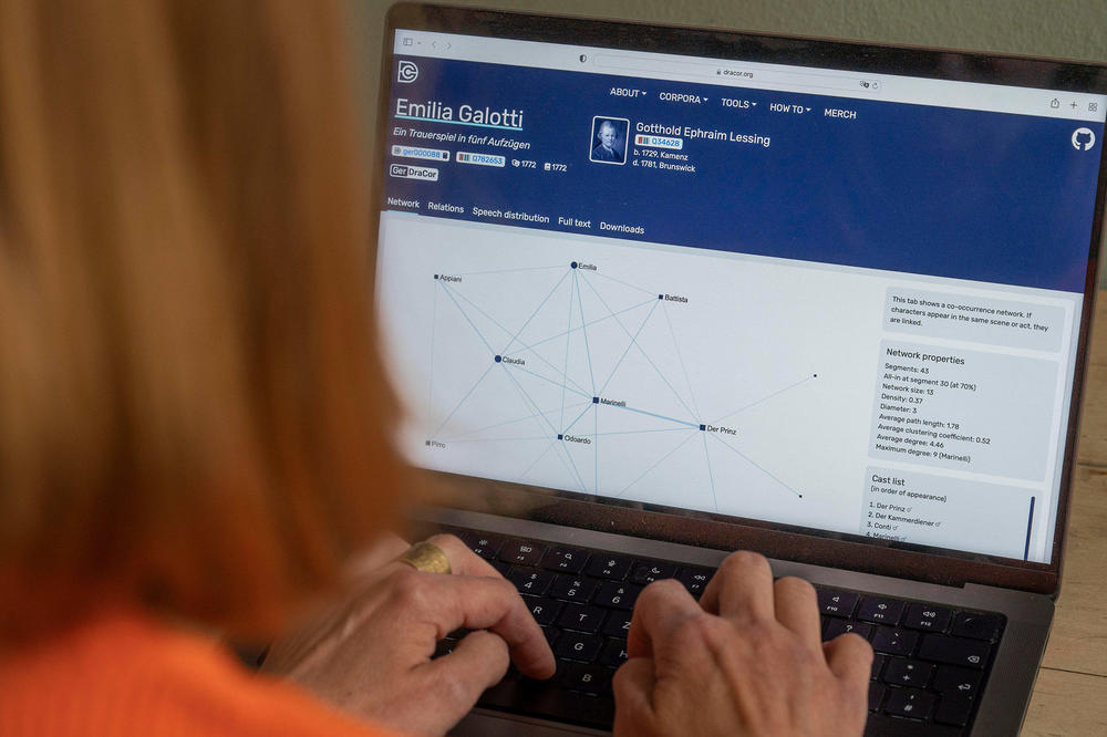 Klassik trifft Digitales: Mithilfe der Plattform DraCor, herausgegeben von Frank Fischer, Professor für Digital Humanities an der Freien Universität, lassen sich Netzwerke und Personenkonstellationen in Dramen visualisieren.
