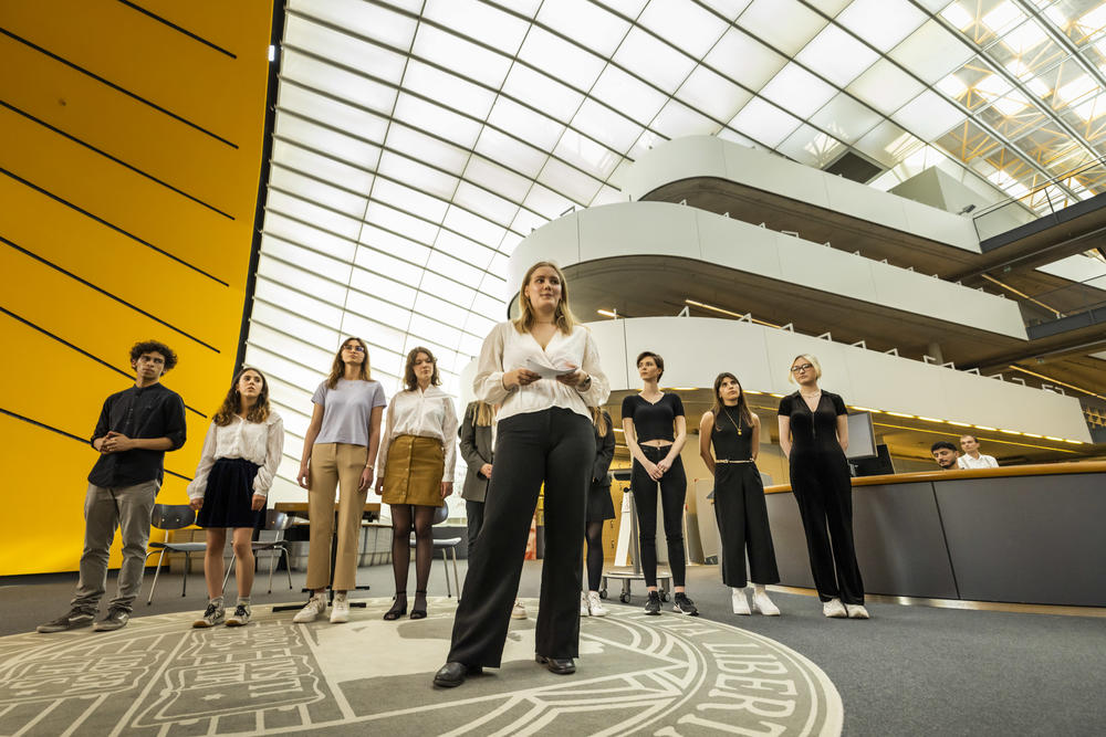Law in Action: Die Studierenden der Rechtswissenschaft bei ihrer öffentlichen Generalprobe in der Philologischen Bibliothek.