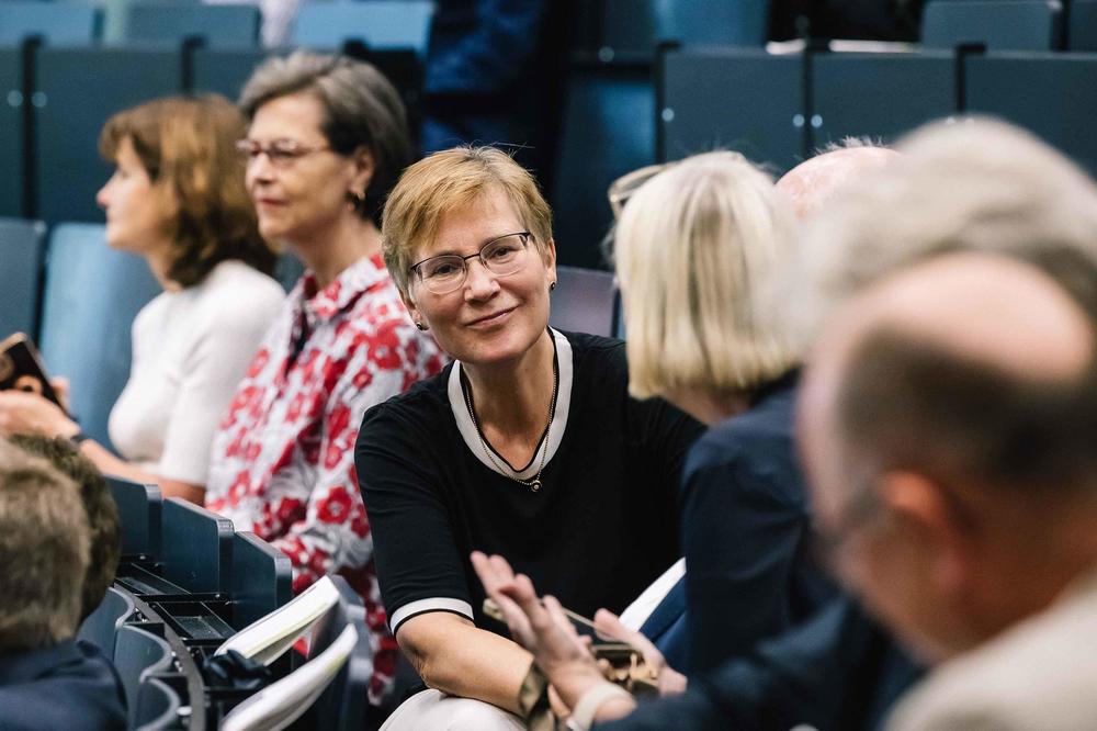 Dr. Heidi Wedel promovierte am Otto-Suhr-Institut für Politikwissenschaft. Inzwischen ist sie seit mehr als 20 Jahren beim Deutschen Akademischen Austauschdienst in Bonn tätig.