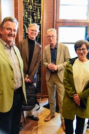 Prof. Dr. Thomas Risse (l.), Politikwissenschaftler, freut sich, dass der Cluster SCRIPTS weitergefördert wird.