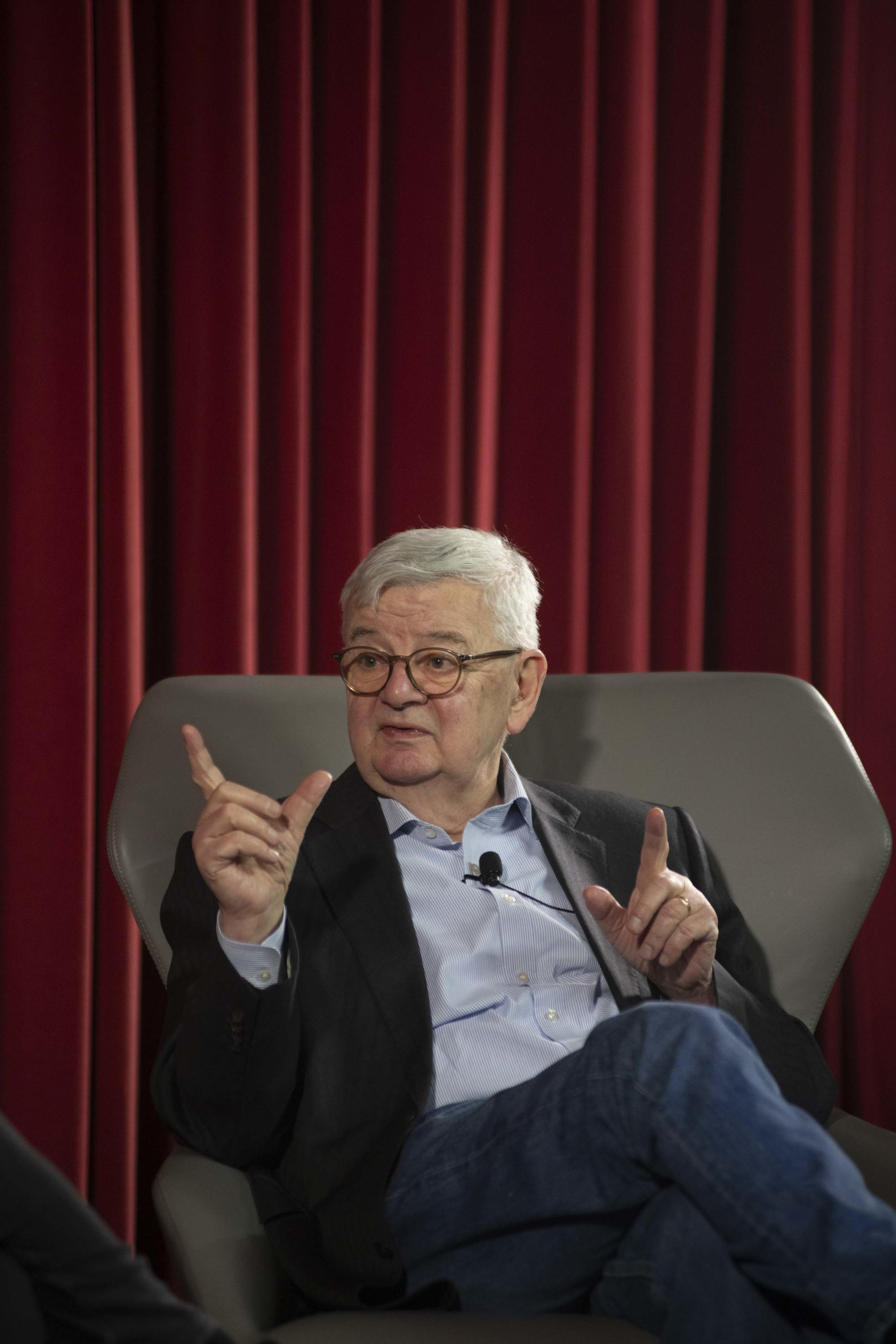 Joschka Fischer, von 1998 bis 2005 Bundesaußenminister und Vizekanzler, sieht die Weltlage düster und die der Europäischen Union kritisch.