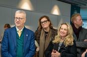 Prof. Dr. Günter M. Ziegler, Dr. Ina Czyborra und Sarah Wedl-Wilson (Vordergrund v.l.n.r.) im FUHUB