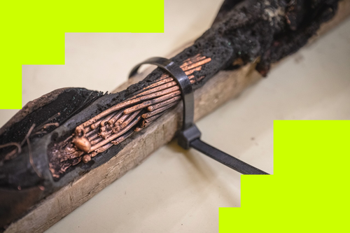 Ein Kabel, das bei dem Stromausfall im März an der Freien Universität durchgebrannt ist