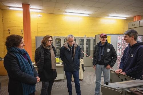 v.l.n.r.: Andrea Güttner (FU-Kanzlerin (mdWdAb), Ina Czyborra (Senatorin für Wissenschaft, Gesundheit und Pflege), Günter M. Ziegler (FU-Präsident), André Mnich und Richard Nitz (Technische Abteilung)