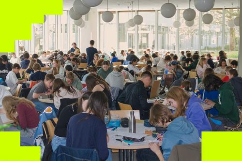 Mathe in der Mensa: Mehr als 200 Schülerteams in drei Alterskategorien traten gegeneinander an