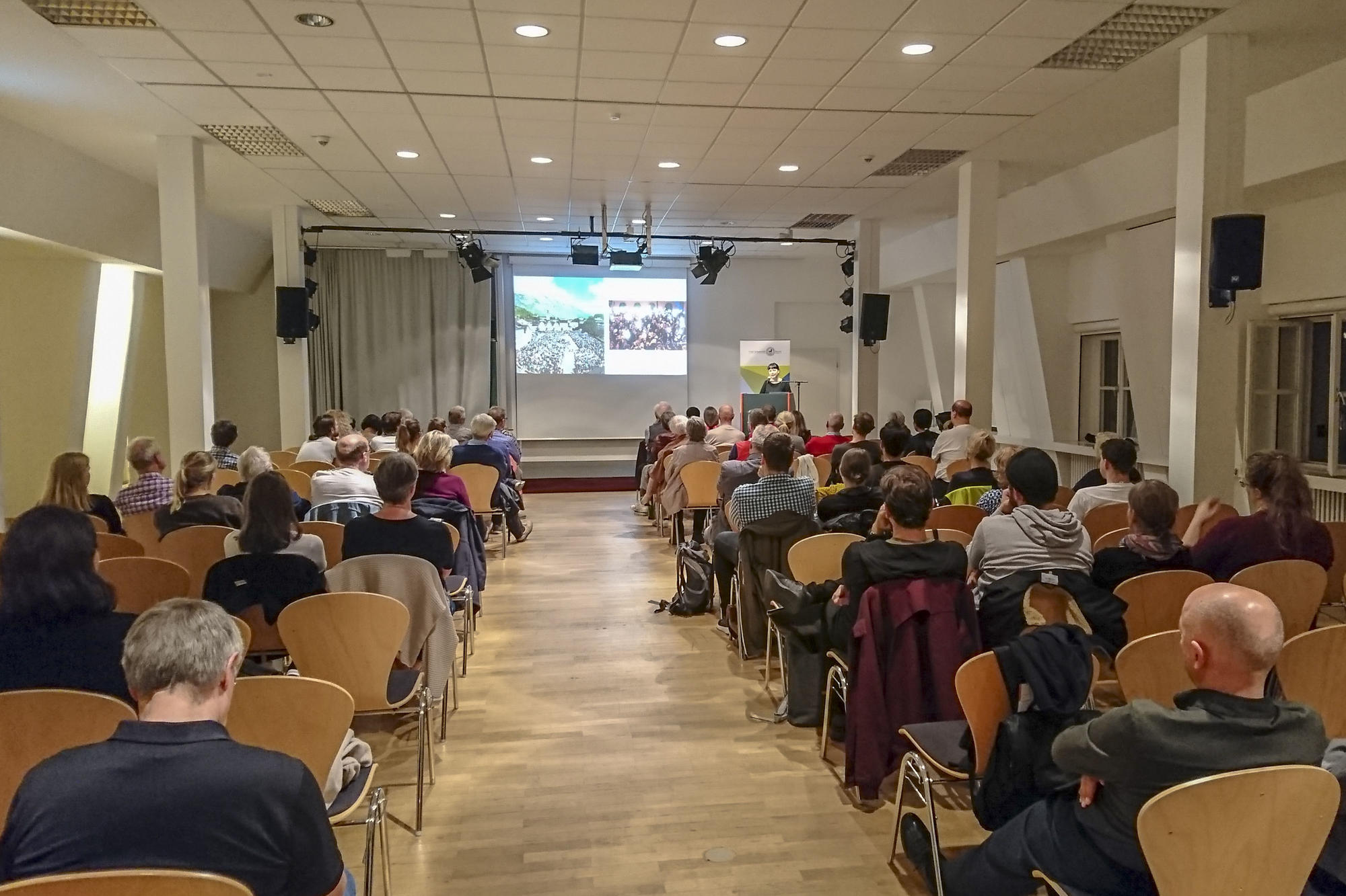 Wie hat sich die Medienlandschaft durch die sozialen Medien verändert, wie die Gesellschaft? Darüber sprach Professorin Ulrike Klinger an der Urania Berlin.