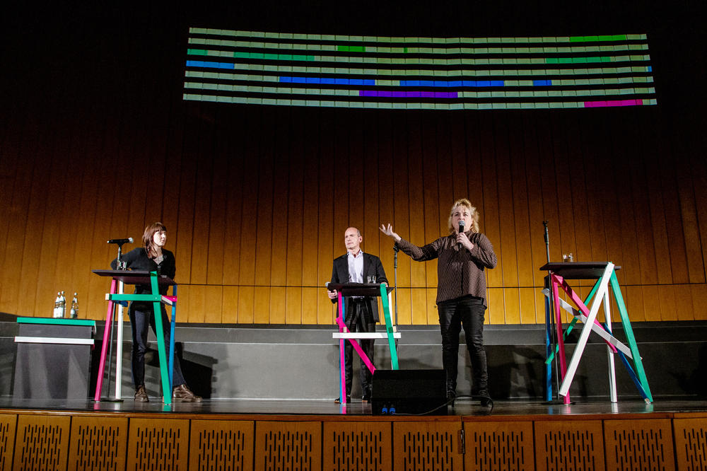 Dreistimmig: Luise Meier (l.), Jens Bisky (M.) und Kalypso Nicolaïdis (r.) beschäftigten sich am Eröffnungsabend des Exzellenzclusters mit „einer Welt ohne Liberalismus“.