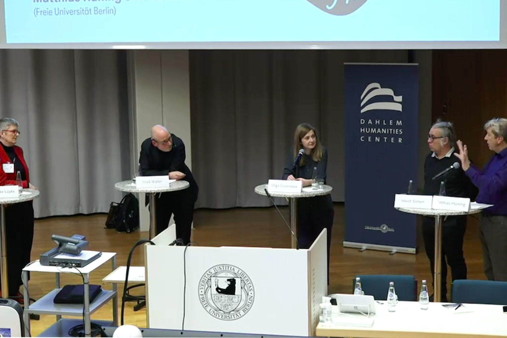 v. l. n. r.: Friederike Lüpke, Maik Walter, Olga Grjasnowa, Horst Simon und Matthias Hüning diskutieren, wofür der Begriff Muttersprache steht.