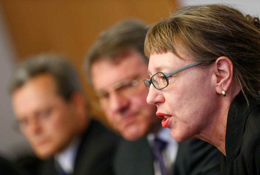 Dr. Meike Hoffmann leitet die Forschungsstelle „Entartete Kunst“ . Das Bild zeigt die Kunsthistorikerin bei einer Pressekonferenz am 5. November 2013.