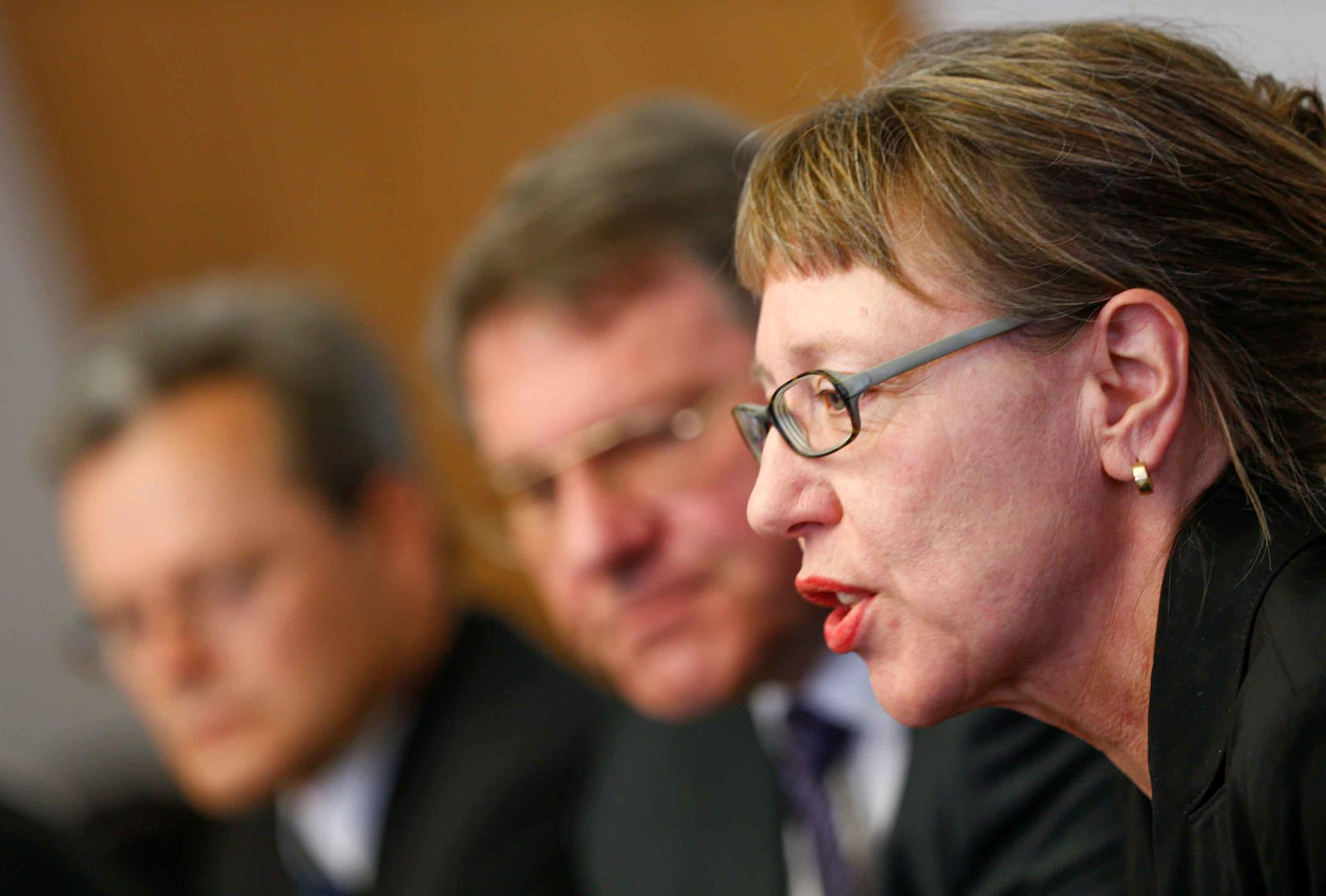 Dr. Meike Hoffmann leitet die Forschungsstelle „Entartete Kunst“ . Das Bild zeigt die Kunsthistorikerin bei einer Pressekonferenz am 5. November 2013.