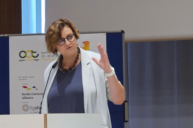 Ina Czyborra, Senatorin für Wissenschaft, Gesundheit und Pflege des Landes Berlin, kündigte an, dass die Berliner Open-Access-Strategie zu einer Open-Research-Strategie weiterentwickelt werde.