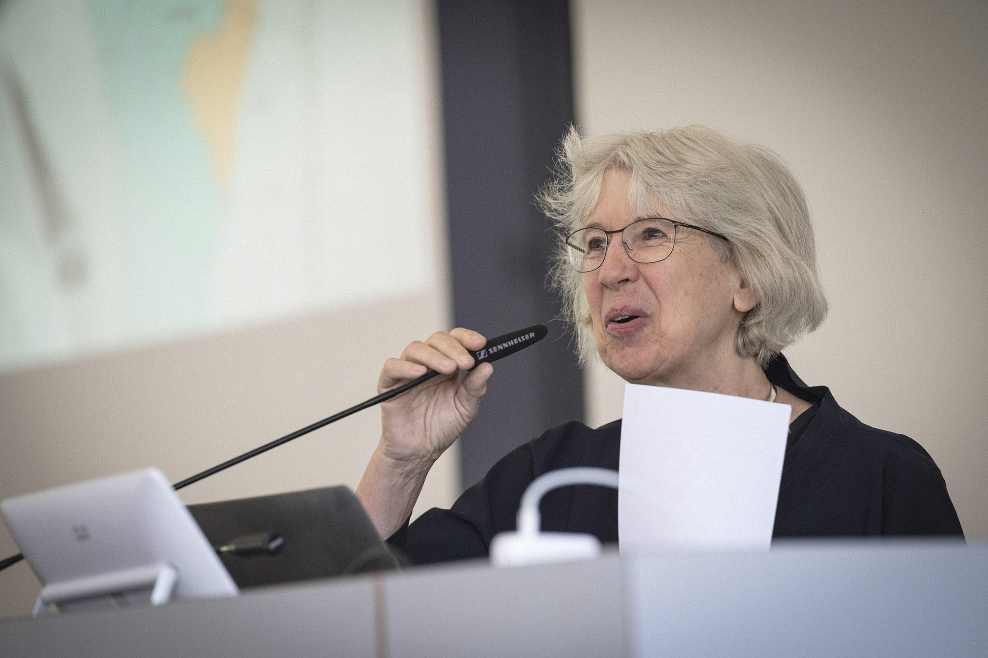 Die emeritierte Professorin Gudrun Krämer vom Institut für Islamwissenschaft der Freien Universität begrüßte das Publikum, stellte die Referentin vor und führte ins Thema ein.