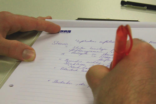 Gründen oder nicht gründen: Zunächst ist alles graue Theorie. Wer wissen möchte, wie es Absolventen ergangen ist, die den Schritt vom Hörsaal auf den Markt gewagt haben, sollte am 12. Dezember am Fachbereich Wirtschaftswissenschaft zuhören.