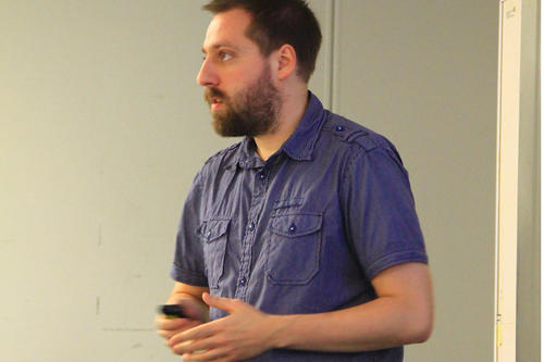 Strategien gegen Mobbing entwickeln und vermitteln: Anton Walcher hat an der Freien Universität Psychologie studiert und sich mit Kirsten Zimmermann und Stephan Warncke mit "stravio" selbstständig gemacht.