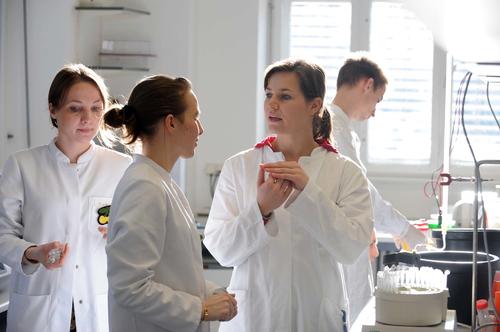 Wie kann die Lehre in den Naturwissenschaften interaktiv gestaltet werden? Zu diesem Thema findet am 21. und 22. November ein Workshop an der Freien Universität statt. Noch sind Plätze frei!