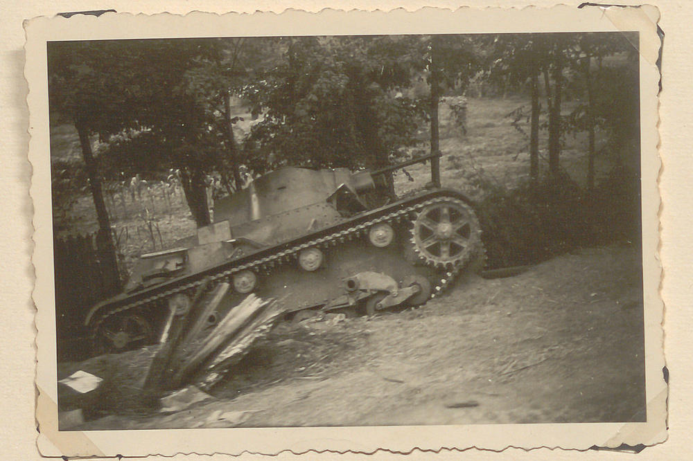Originale Bildunterschrift im Fotoalbum: „Ein polnischer Panzer beim Angriff.“