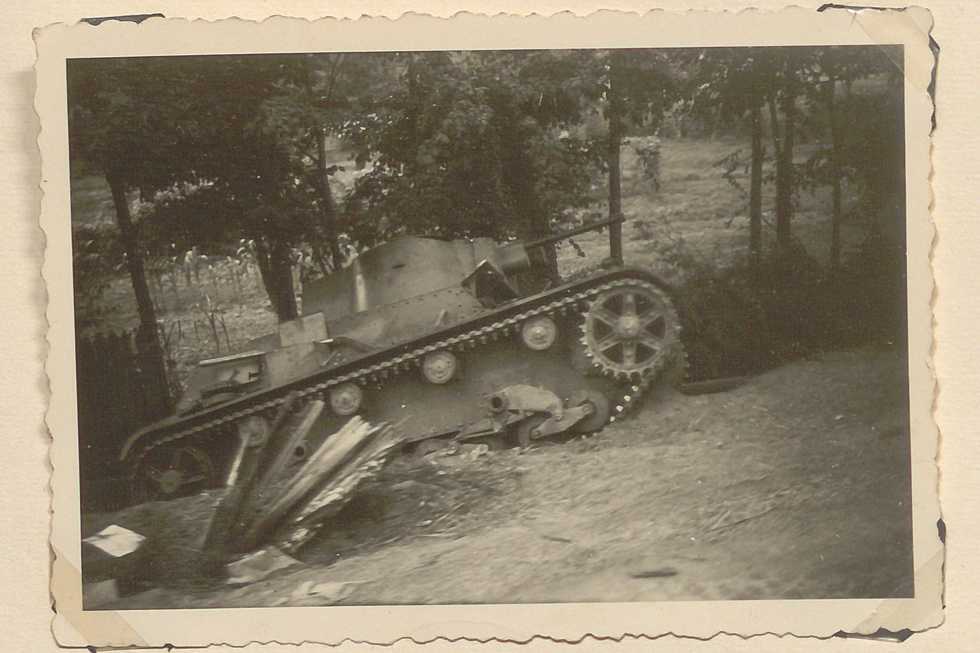 Originale Bildunterschrift im Fotoalbum: „Ein polnischer Panzer beim Angriff.“