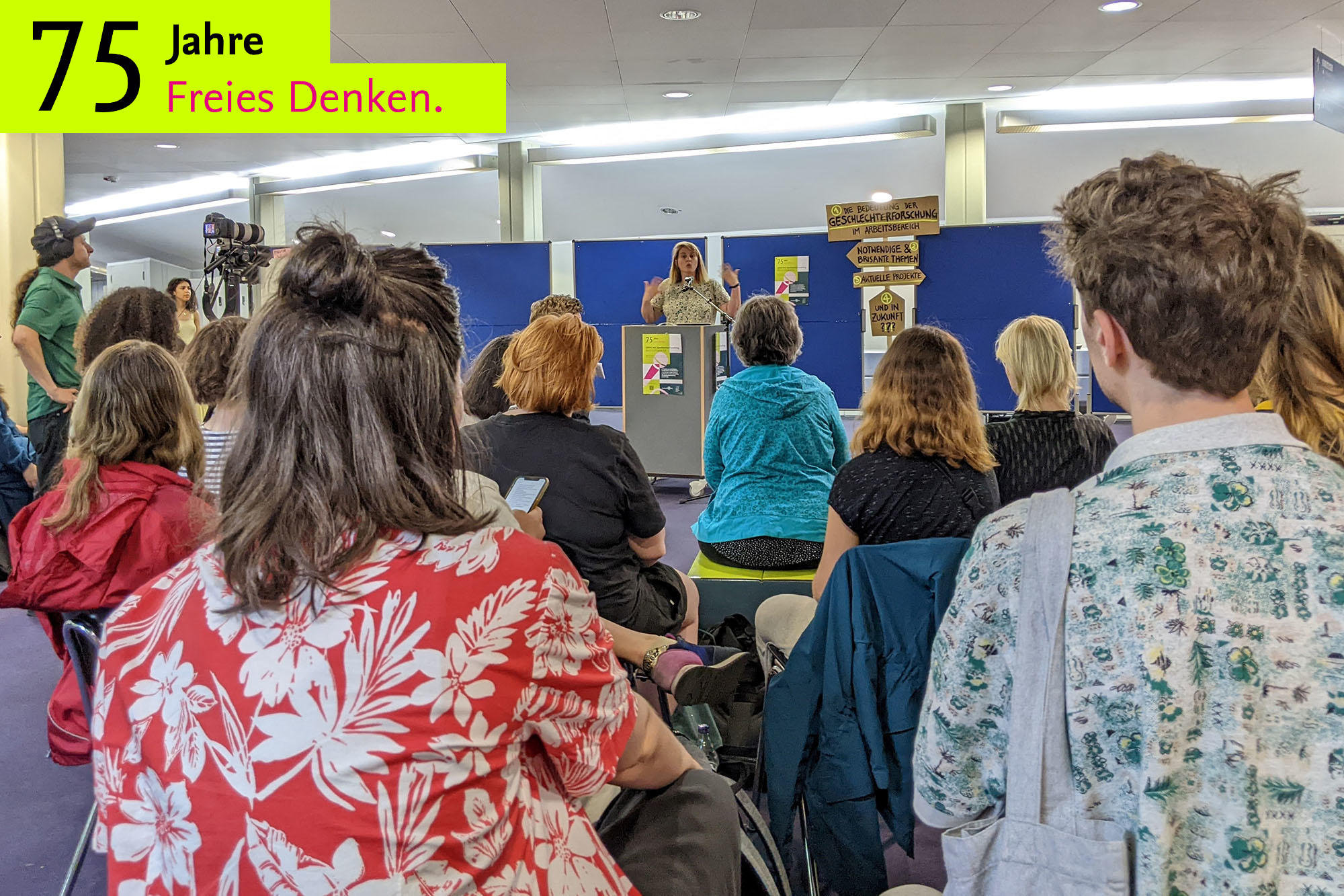Zehn mal 7,5 Minuten Geschlechterforschung an der Freien Universität: Philosophieprofessorin Manon Garcia beim Open Mic.