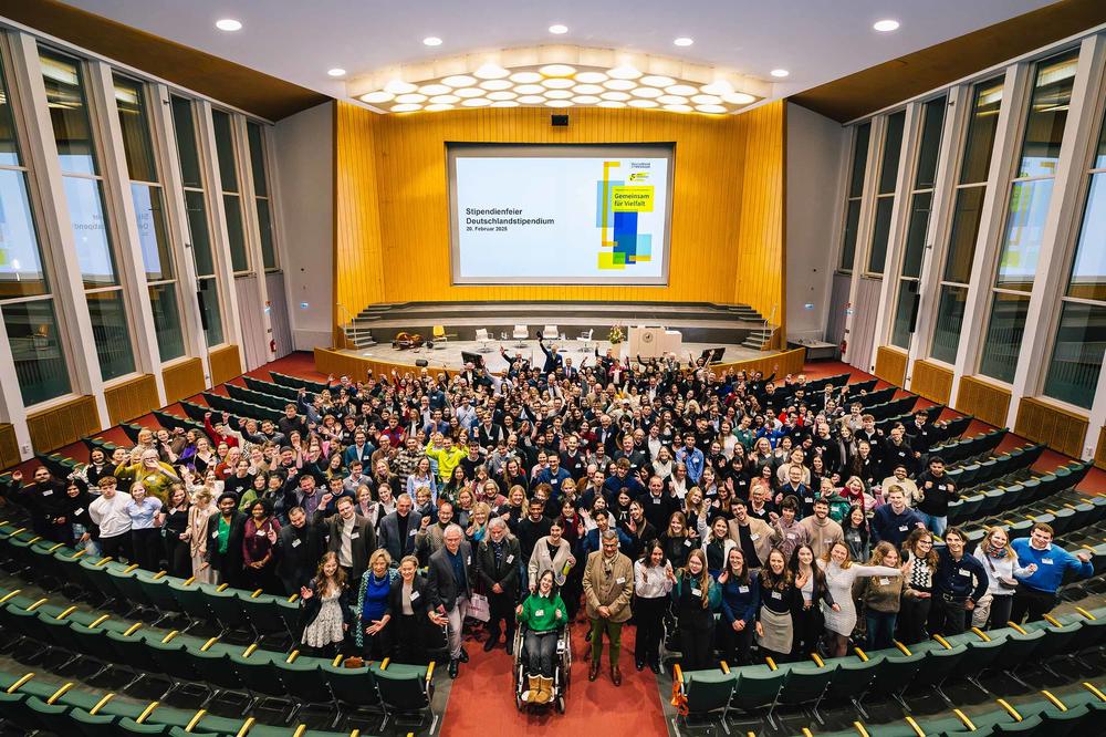 Bei der Stipendienfeier am 20. Februar 2025 erhielten die Stifter*innen die Möglichkeit, die insgesamt über 200 geförderten Studierenden kennenzulernen und sich auszutauschen