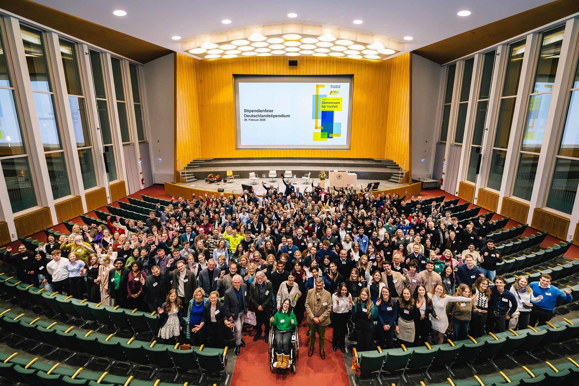 Bei der Stipendienfeier am 20. Februar 2025 erhielten die Stifter*innen die Möglichkeit, die insgesamt über 200 geförderten Studierenden kennenzulernen und sich auszutauschen