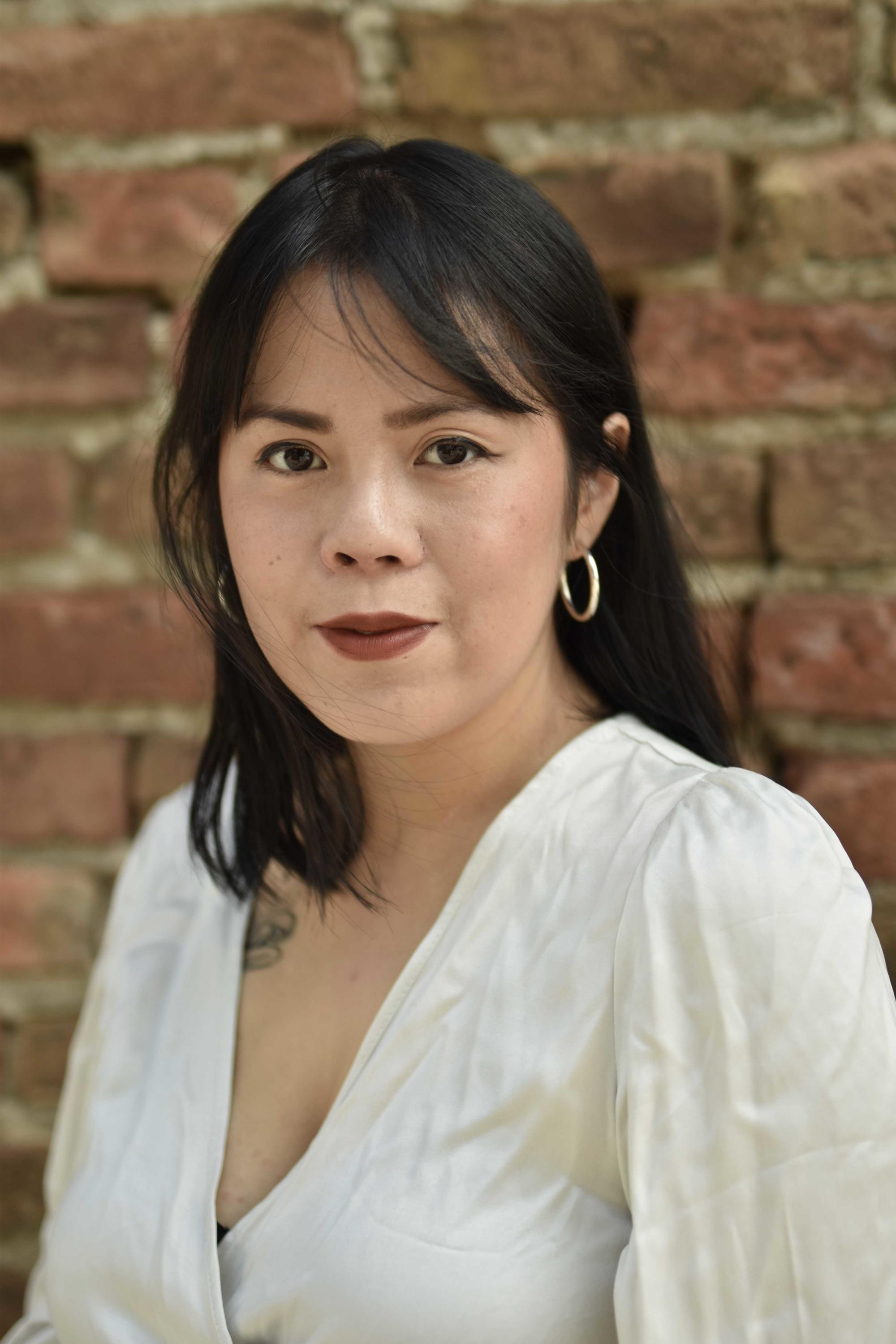 Hami Nguyen veranstaltet im Rahmen des Projekts "Campus trifft Schule" Workshops zu antiasiatischem Rassismus.