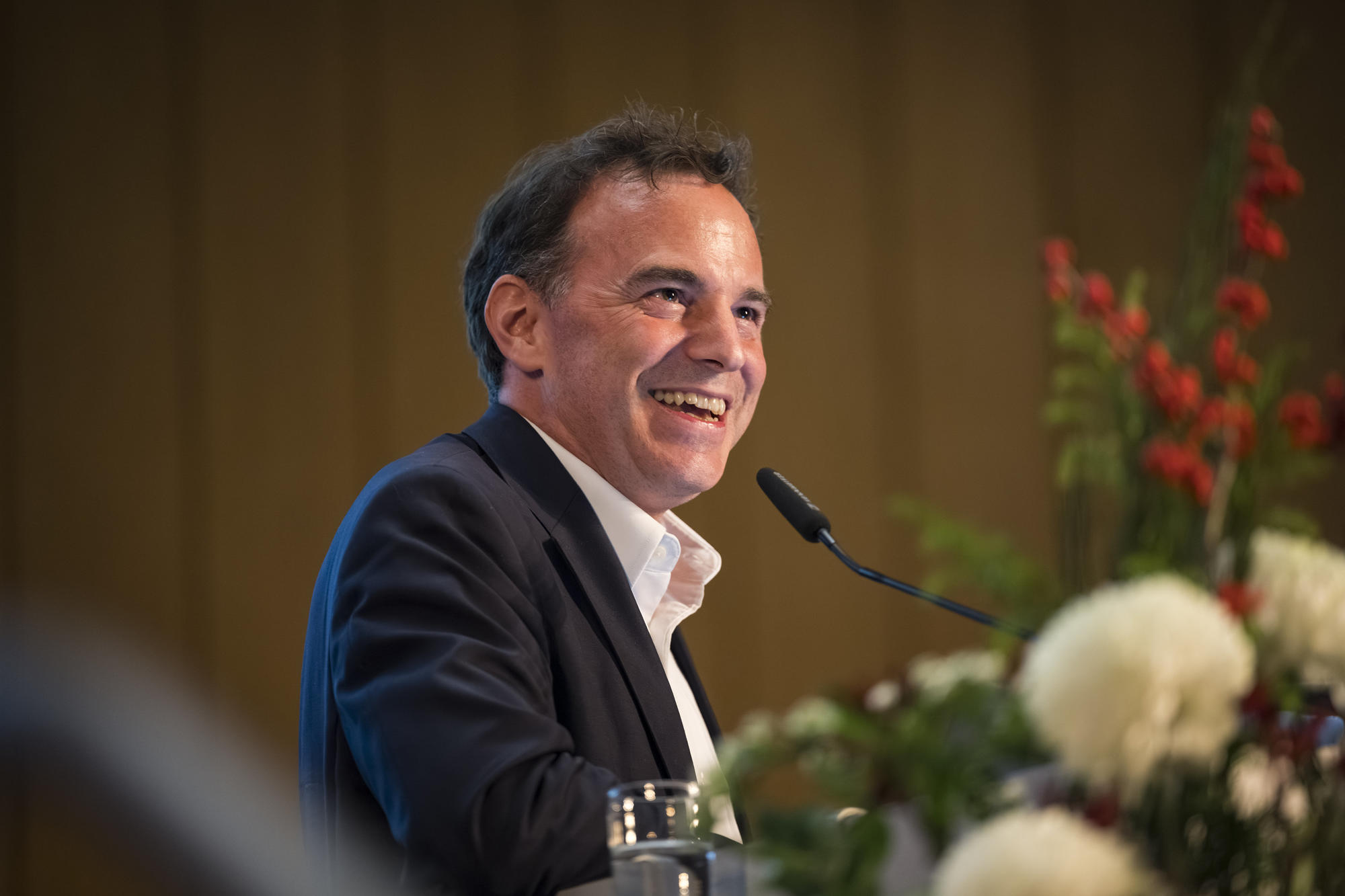 Die moderne Physik steht vor einem Dilemma. Die Quanten- und die Gravitationstheorie können nicht gleichzeitig universell gültig sein. Markus Aspelmeyer diskutierte die Frage: Kann man testen, ob die Gravitation den Gesetzen der Quantenphysik folgt?